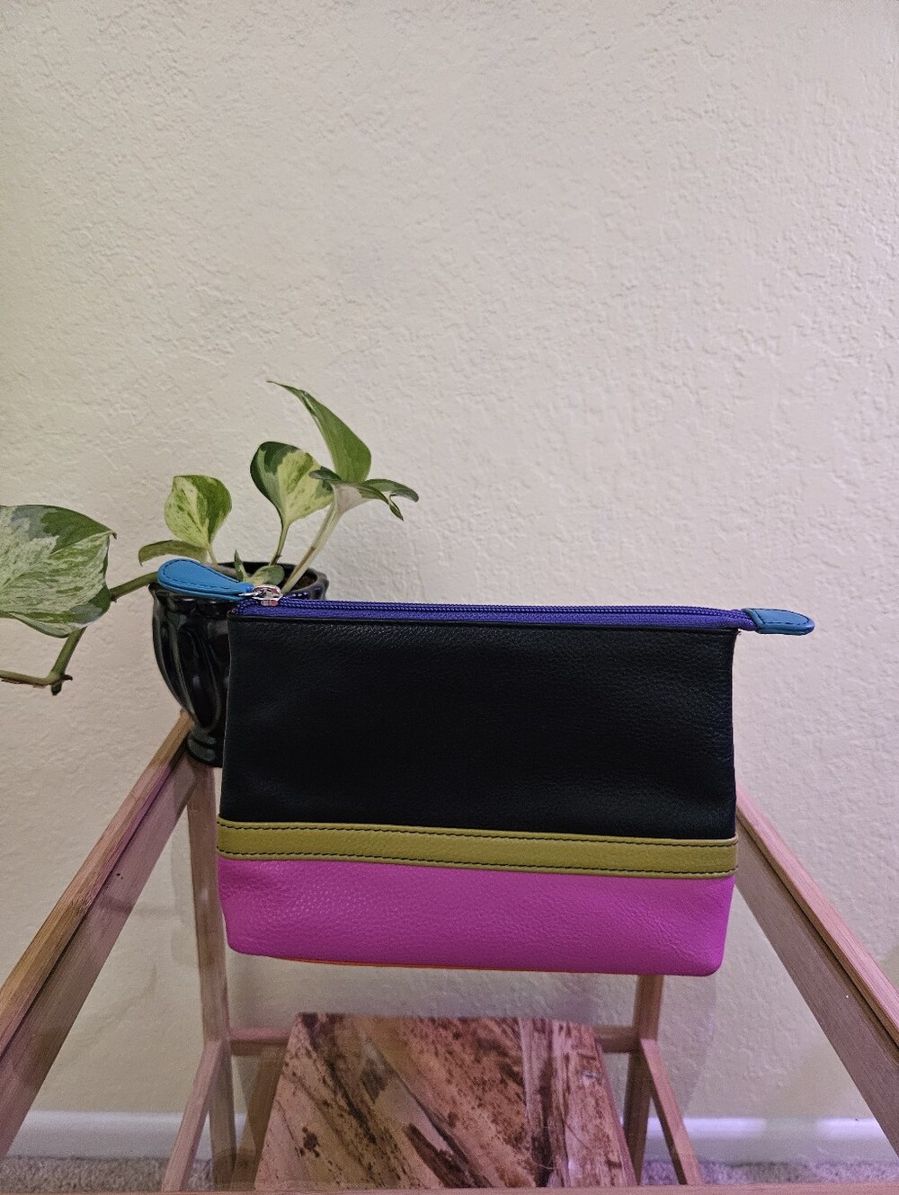 Ili New York Pink, black and Olive leather accessory bag